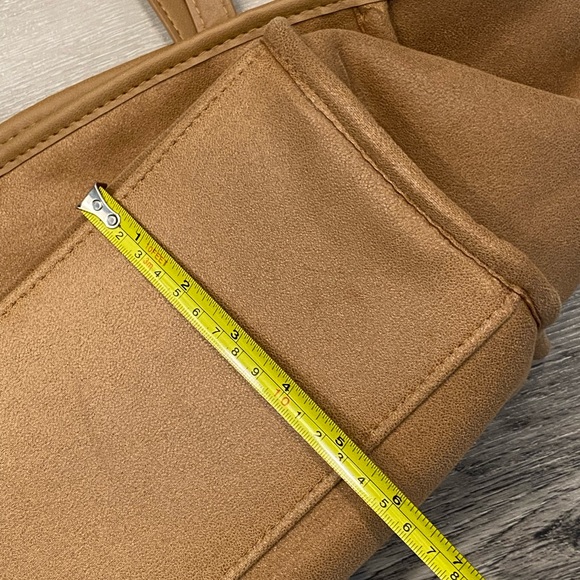 NEIMAN MARCUS Reversible Faux Shearling Fur Sherpa Tote Bag in Tan Camel - Picture 9 of 9